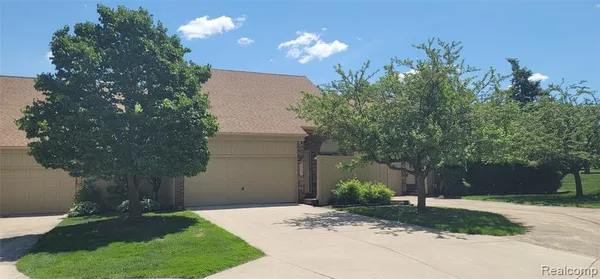 $2,100 | 2237 Siboney Court, Unit 53, Rochester, MI 48309