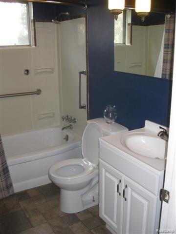 19004 Martin Road Roseville, MI 48066 - Photo 6 of 11 5.jpg