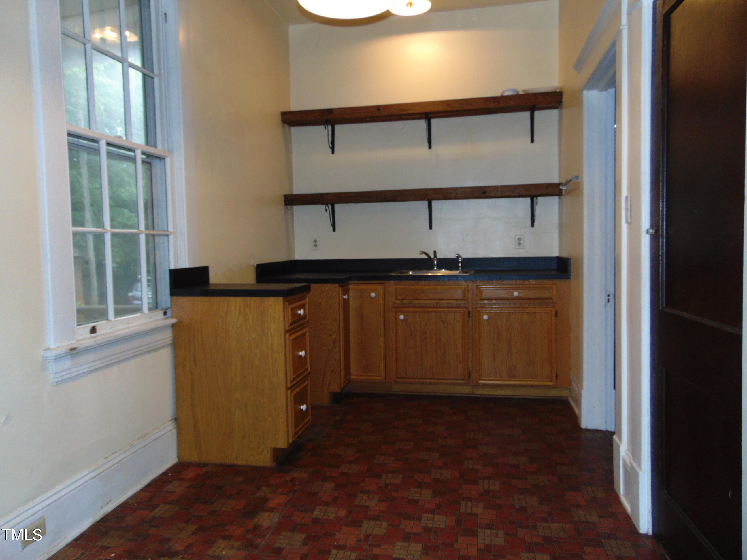 215 Woodburn Road Raleigh, NC 27605 - Photo 13 of 58 DSC02903