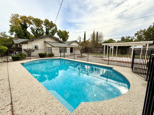 $424,999 | 301 South 3rd Street, Patterson, CA 95363