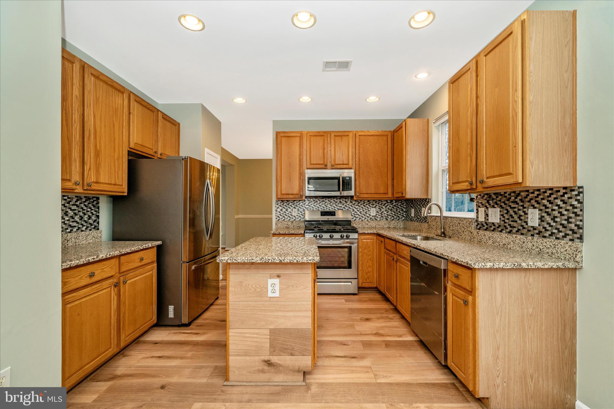 19316 Moon Ridge Drive Germantown, MD 20876 - Photo 13 of 55 DSC06477