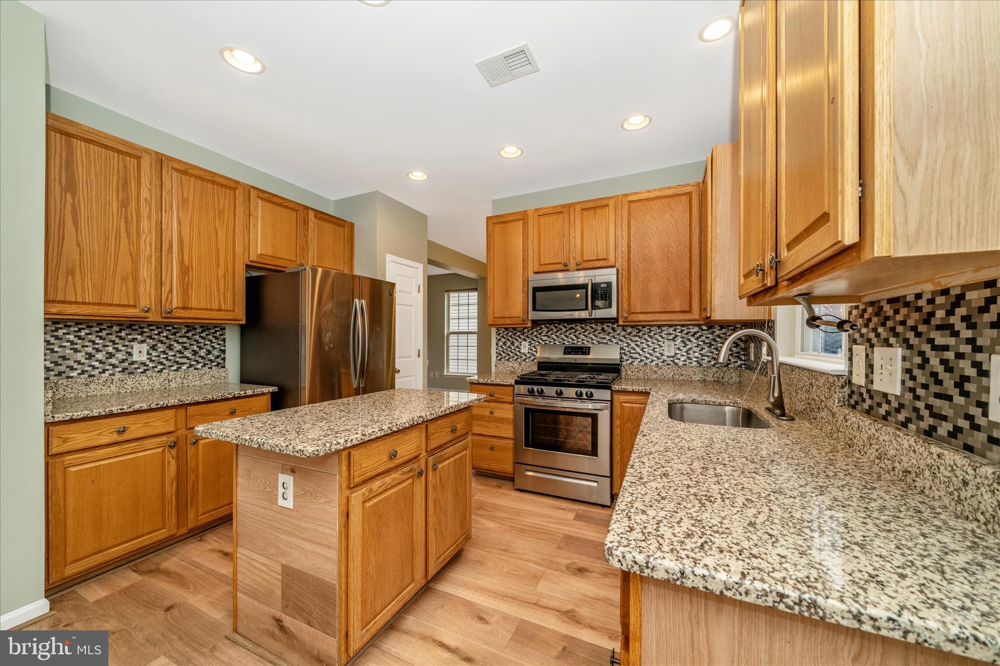 19316 Moon Ridge Drive Germantown, MD 20876 - Photo 15 of 55 DSC06481