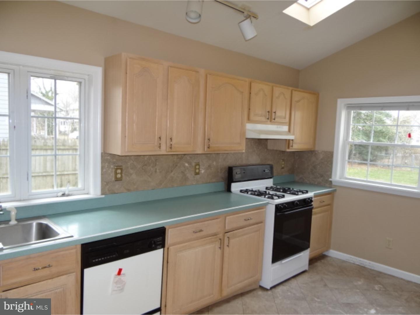 213 Hayes Street Carneys Point, NJ 08069 - Photo 10 of 20 Gallery Image 10