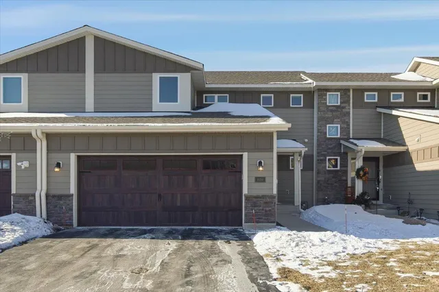 $440,000 | 10786 Retreat Lane, Woodbury, MN 55129
