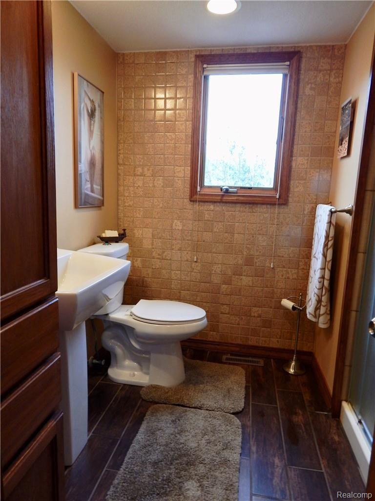 8103 Perry Road Grand Blanc, MI 48439 - Photo 27 of 47 Bathroom