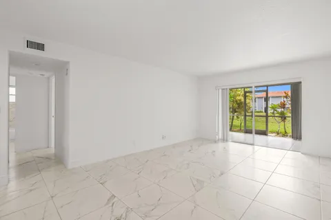 $169,900 | 3090 Holiday Springs Boulevard, Unit 109, Margate, FL 33063