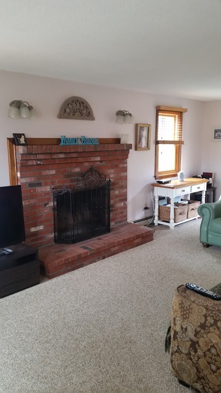 218 Charge Pond Road Wareham, MA 02571 - Photo 9 of 18 Gallery Image 9