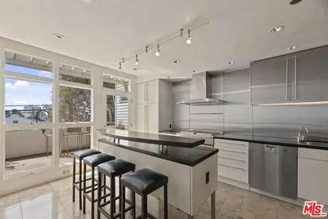 $1,950,000 | 2115 3rd Street, Unit 203, Santa Monica, CA 90405