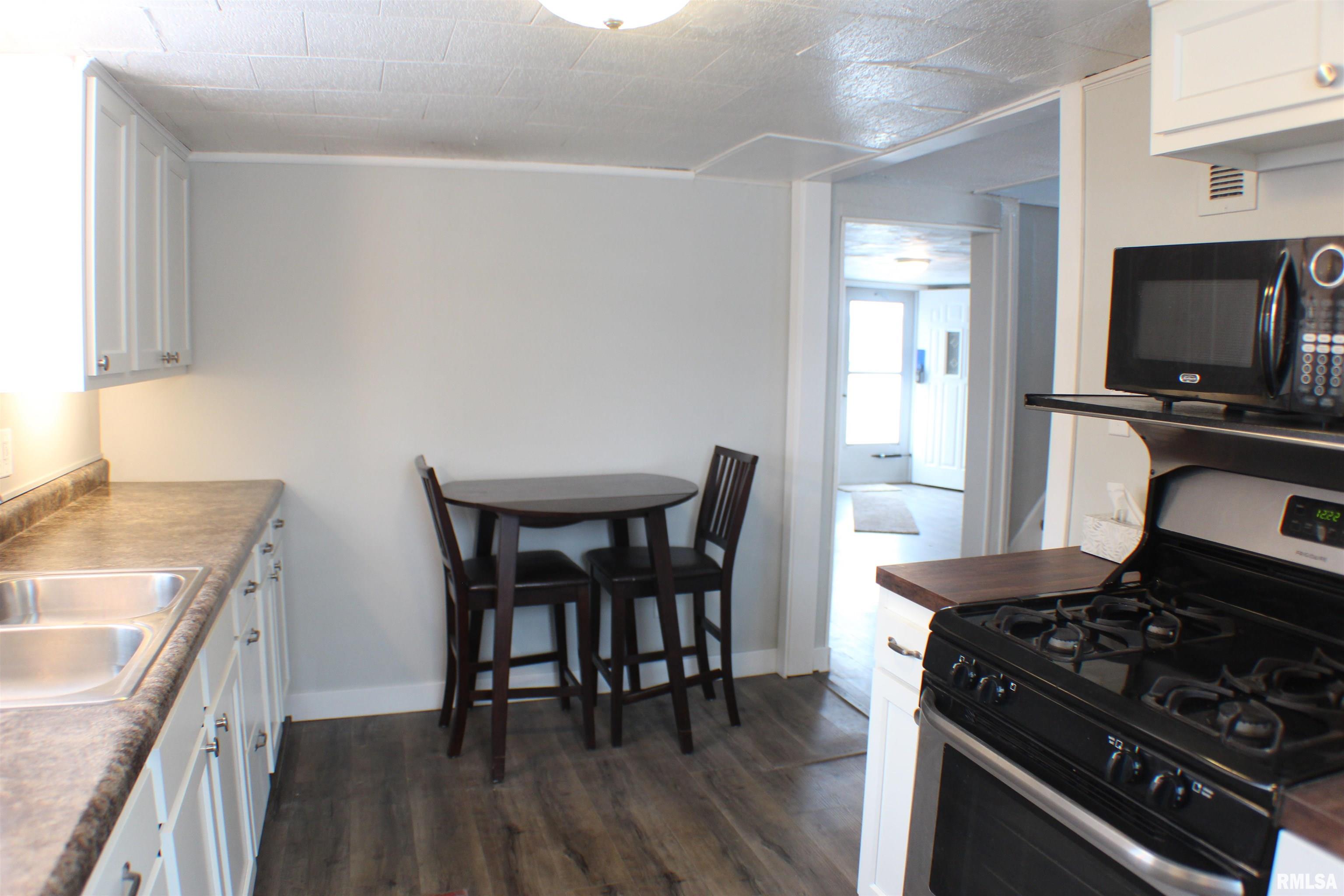 3925 12th Street Moline, IL 61265 - Photo 5 of 18 Gallery Image 5