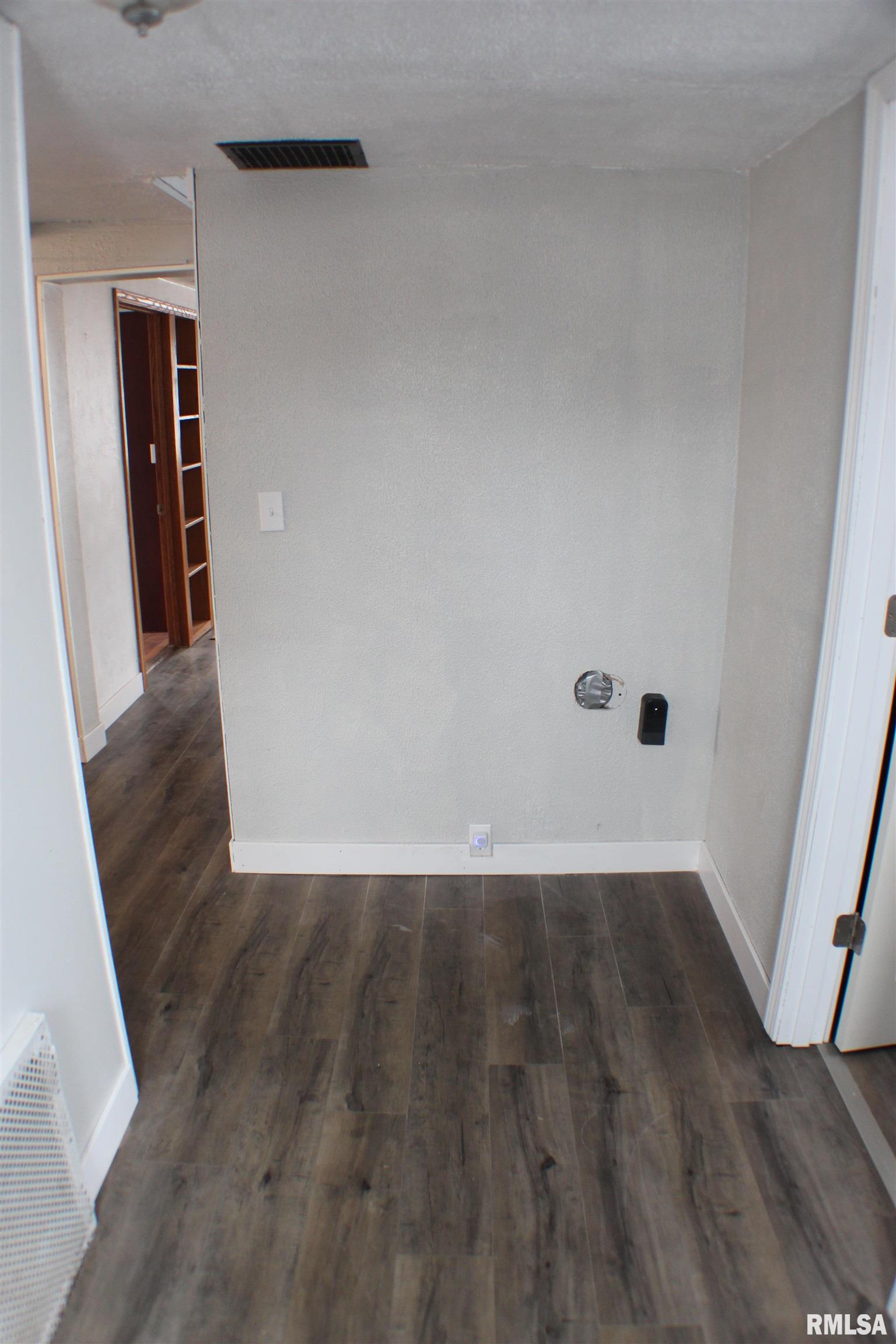 3925 12th Street Moline, IL 61265 - Photo 8 of 18 Gallery Image 8