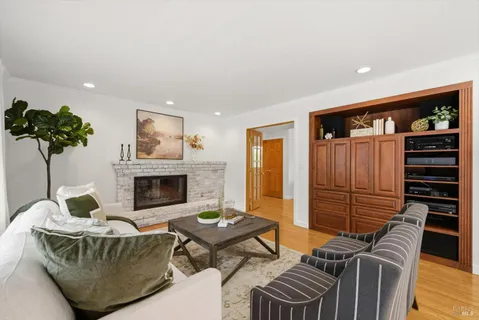 $2,999,999 | 852 2nd Street East, Sonoma, CA 95476