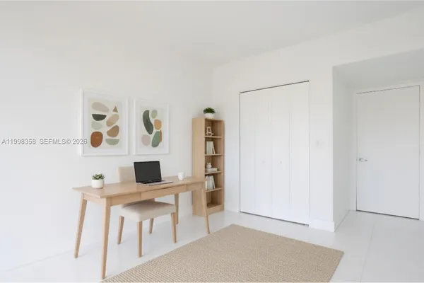 $690,000 | 92 Southwest 3rd Street, Unit 3512, Miami, FL 33130