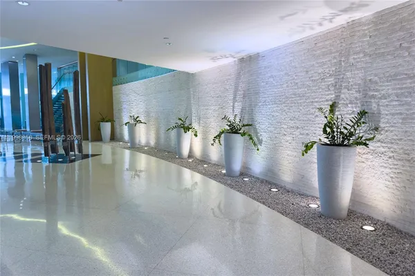 $690,000 | 92 Southwest 3rd Street, Unit 3512, Miami, FL 33130