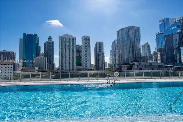 $690,000 | 92 Southwest 3rd Street, Unit 3512, Miami, FL 33130