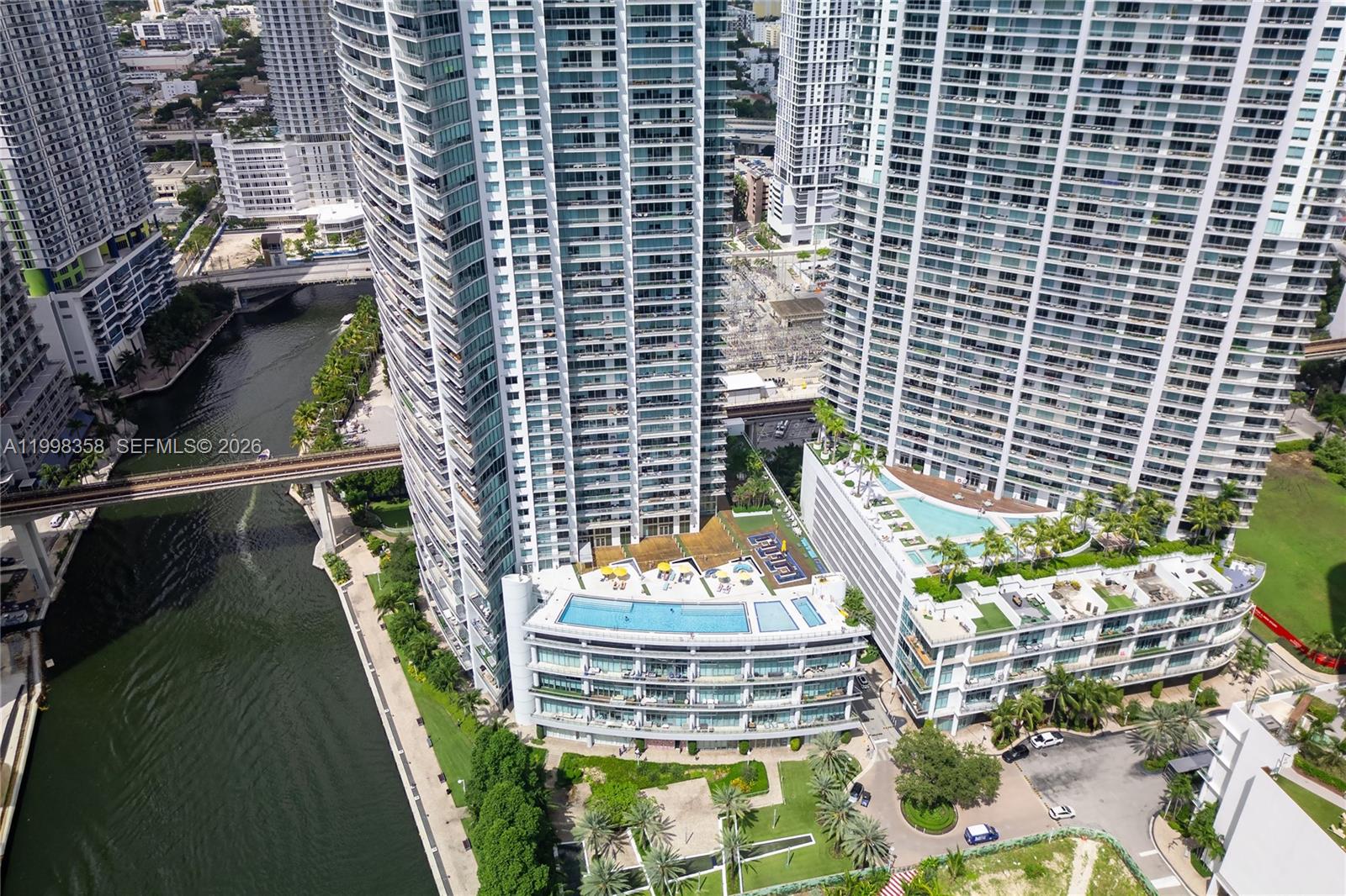 92 Southwest 3rd Street, Unit 3512 Miami, FL 33130 - Photo 52 of 67 a view of a balcony
