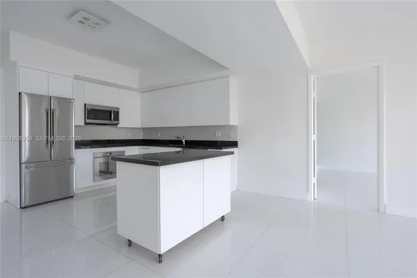 $690,000 | 92 Southwest 3rd Street, Unit 3512, Miami, FL 33130