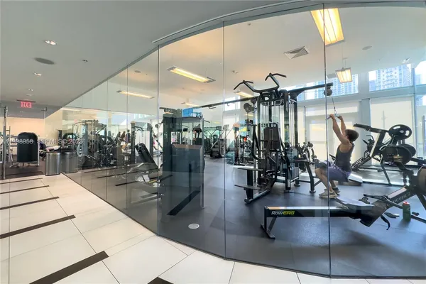 $690,000 | 92 Southwest 3rd Street, Unit 3512, Miami, FL 33130