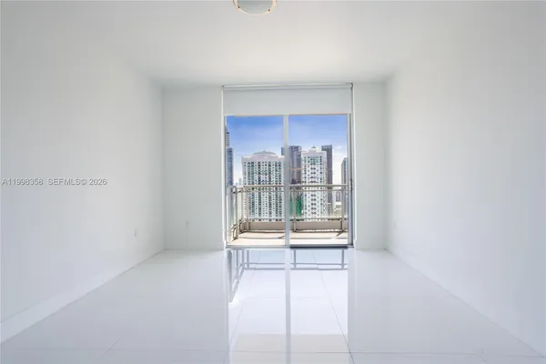 $690,000 | 92 Southwest 3rd Street, Unit 3512, Miami, FL 33130