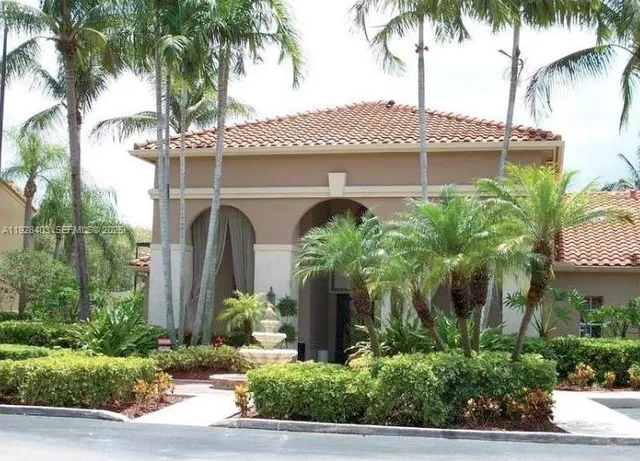 $1,950 | 18324 Northwest 68th Avenue, Unit H, Hialeah, FL 33015