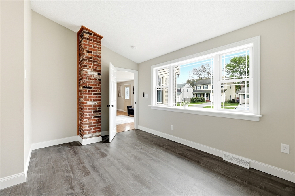 282-284 Parkerview Street Springfield, MA 01129 - Photo 13 of 31 Gallery Image 13