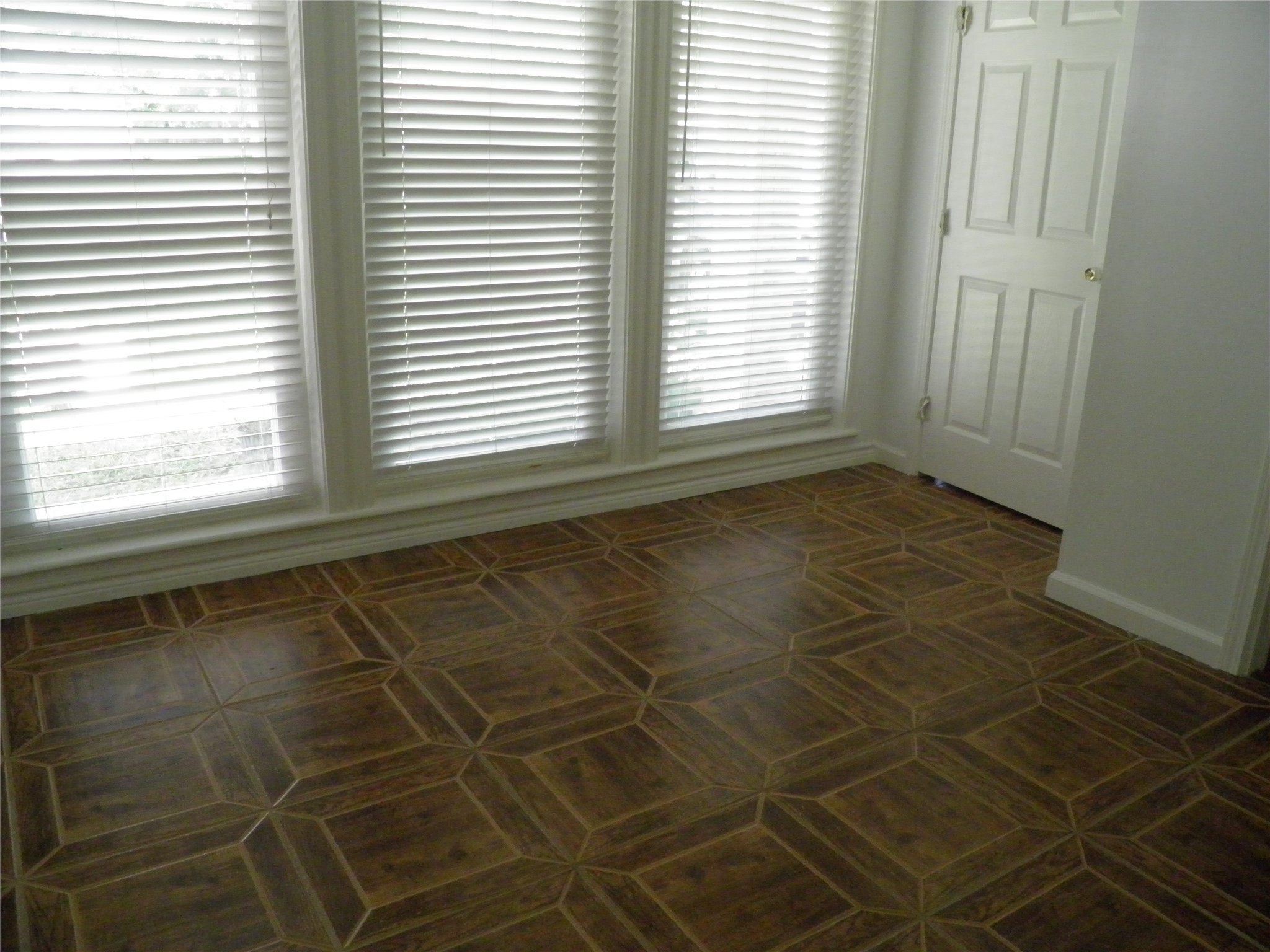 8827 Neff Street Houston, TX 77036 - Photo 3 of 12 a bathroom with a window