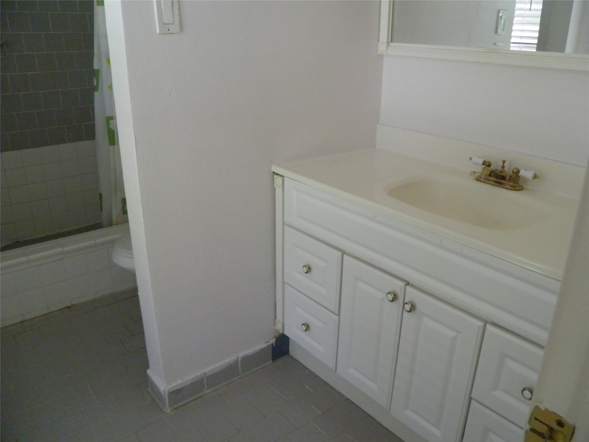 8827 Neff Street Houston, TX 77036 - Photo 9 of 12 a bathroom with a bathtub
