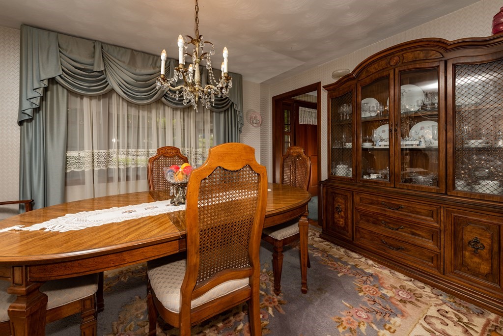 46 Pilgrim Road Braintree, MA 02184 - Photo 20 of 35 a dining room with furniture and wooden floor