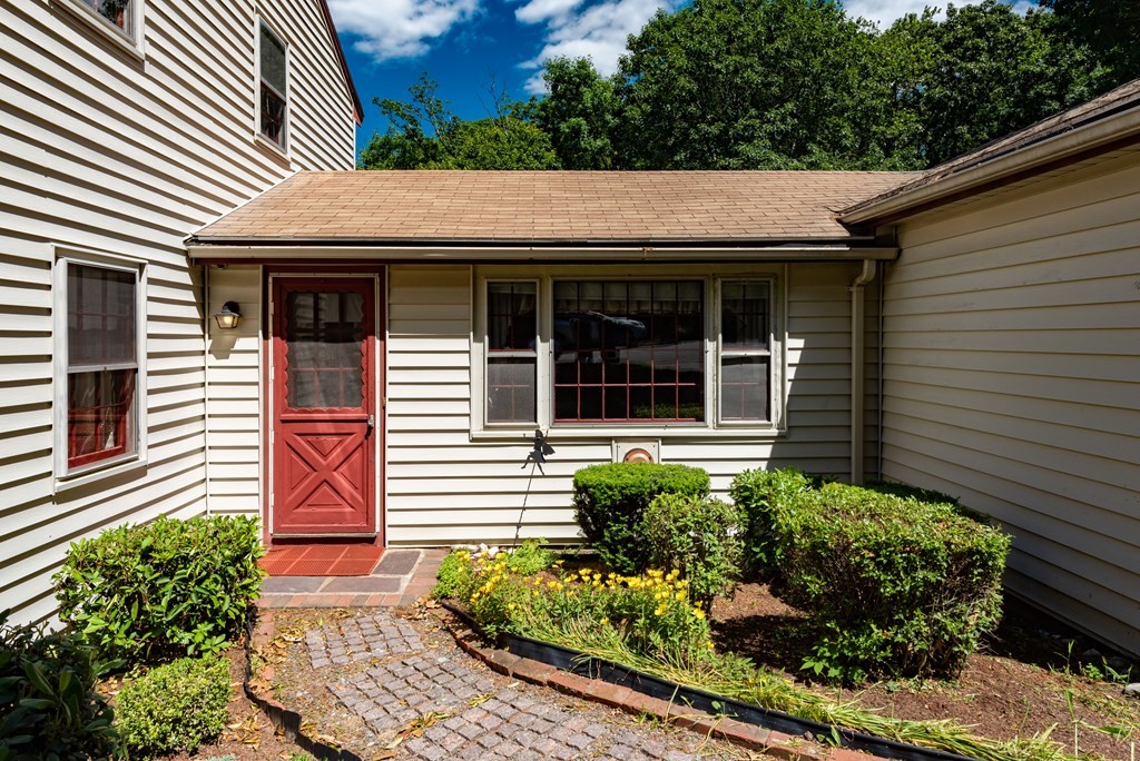 46 Pilgrim Road Braintree, MA 02184 - Photo 3 of 35 a front view of a house with garden
