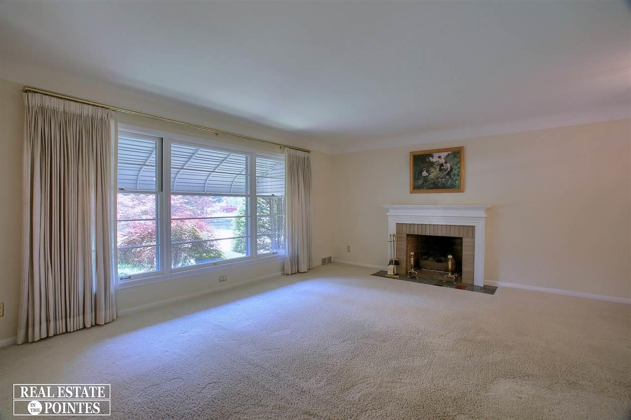 1680 Oxford Road Grosse Pointe Woods, MI 48236 - Photo 5 of 30