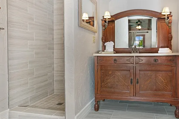 $1,495,000 | 9848 West Us Highway, Fredericksburg, TX 78624