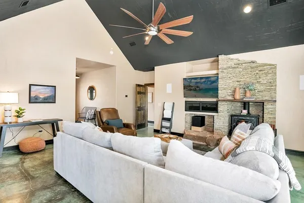 $1,495,000 | 9848 West Us Highway, Fredericksburg, TX 78624