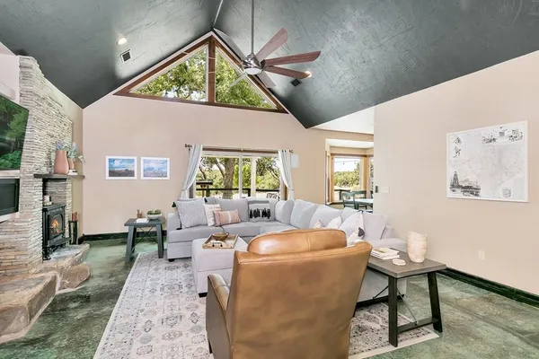 $1,495,000 | 9848 West Us Highway, Fredericksburg, TX 78624