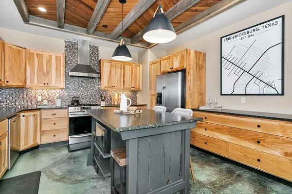 $1,495,000 | 9848 West Us Highway, Fredericksburg, TX 78624