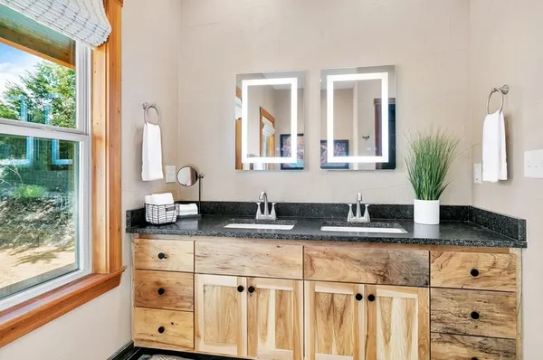 $1,495,000 | 9848 West Us Highway, Fredericksburg, TX 78624