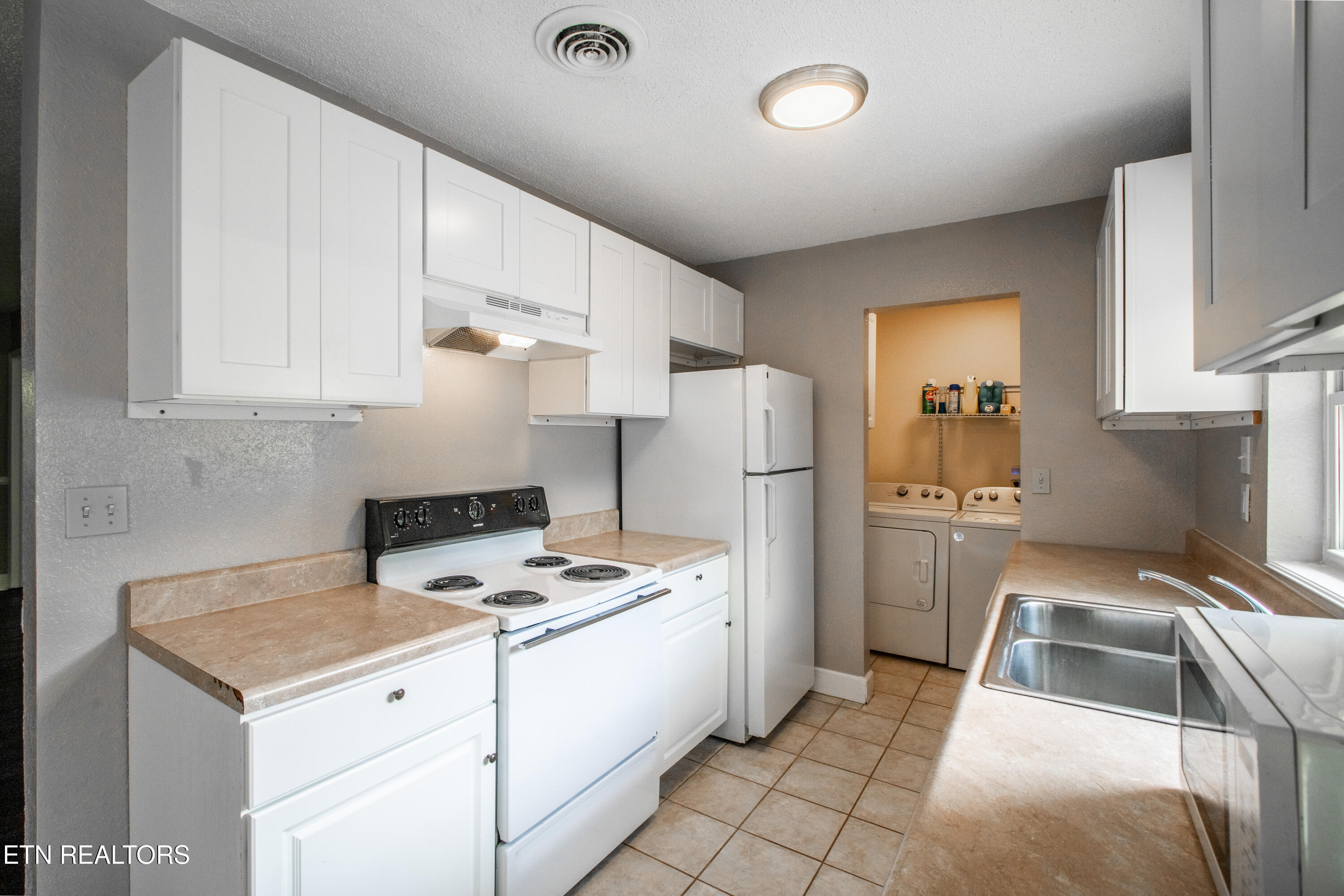 2841 Holiday Hills Road Kodak, TN 37764 - Photo 11 of 22 DSC04131-HDR