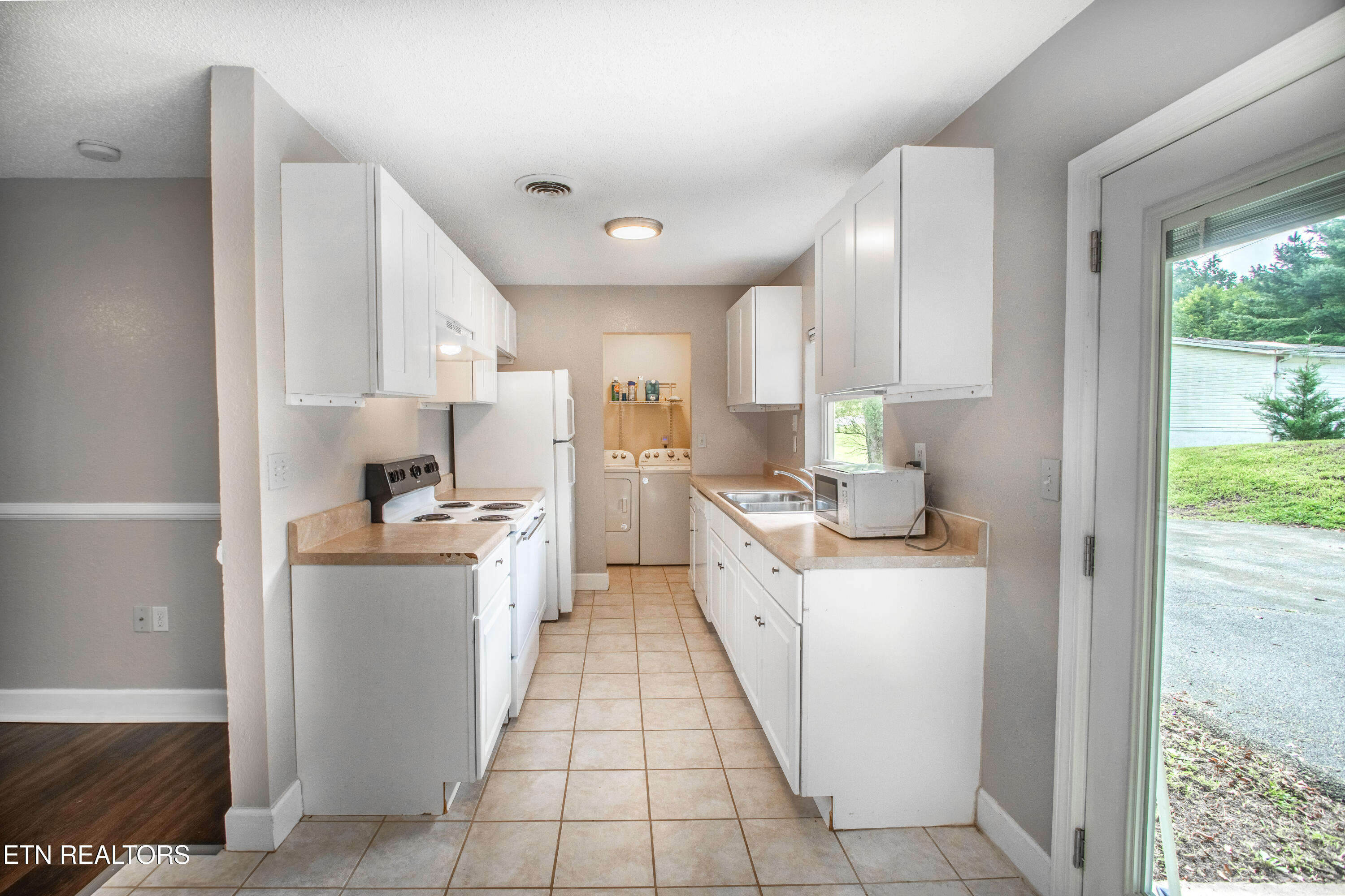 2841 Holiday Hills Road Kodak, TN 37764 - Photo 10 of 22 DSC04123-HDR