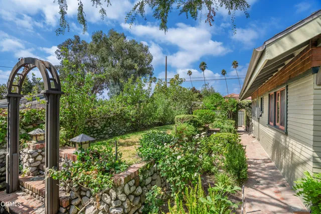 $4,000 | 845 South Los Robles Avenue, Pasadena, CA 91106