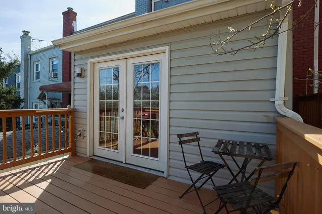 a tree in front of a building