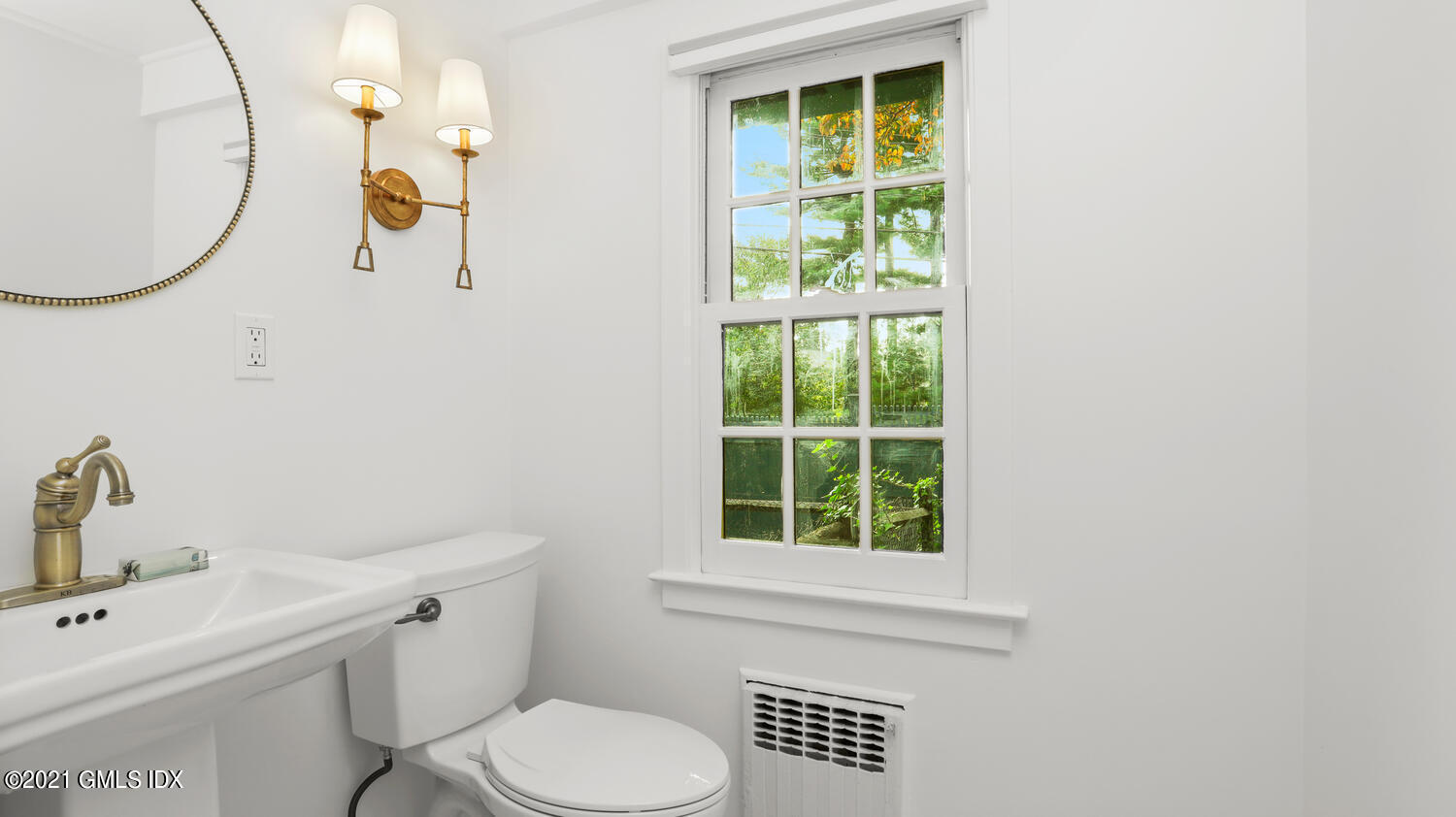 23 Parsonage Road Greenwich, CT 06830 - Photo 20 of 29 a bathroom with a toilet a sink and a mirror