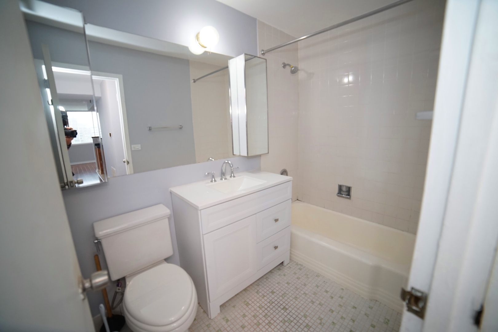 6301 North Sheridan Road, Unit 23V Chicago, IL 60660 - Photo 13 of 22 a bathroom with a sink a toilet and shower