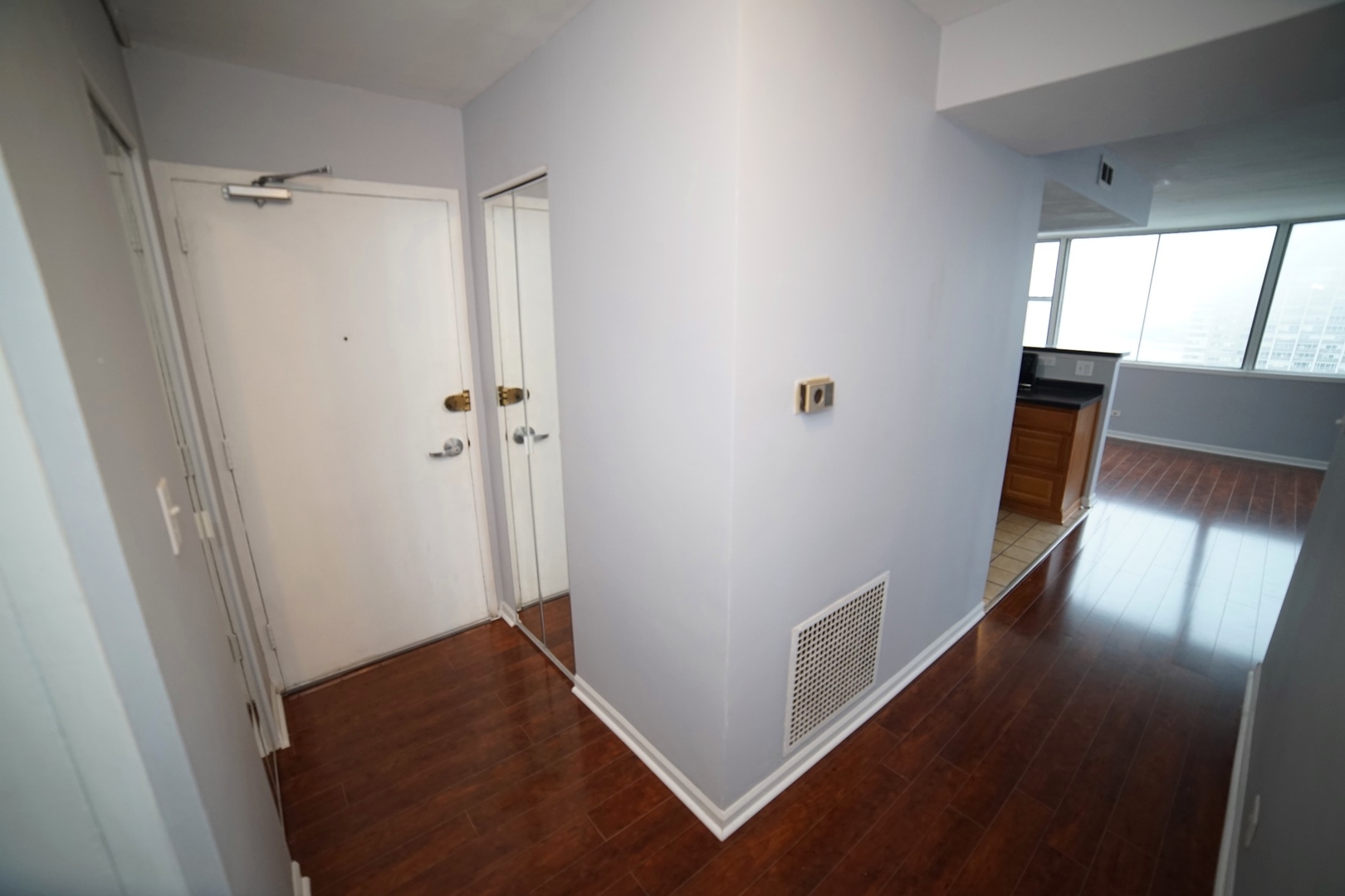 6301 North Sheridan Road, Unit 23V Chicago, IL 60660 - Photo 3 of 22 a view of an empty room