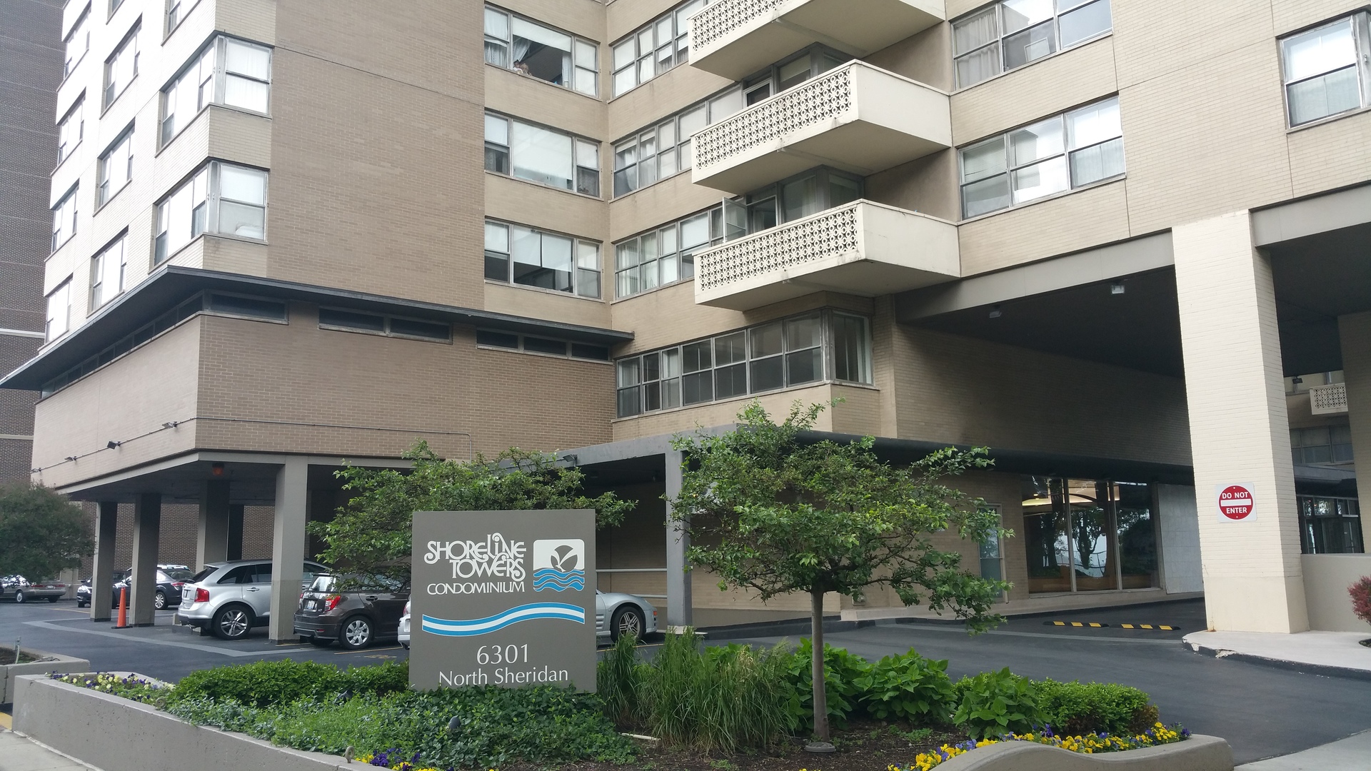 6301 North Sheridan Road, Unit 23V Chicago, IL 60660 - Photo 22 of 22 a view of a building with a street