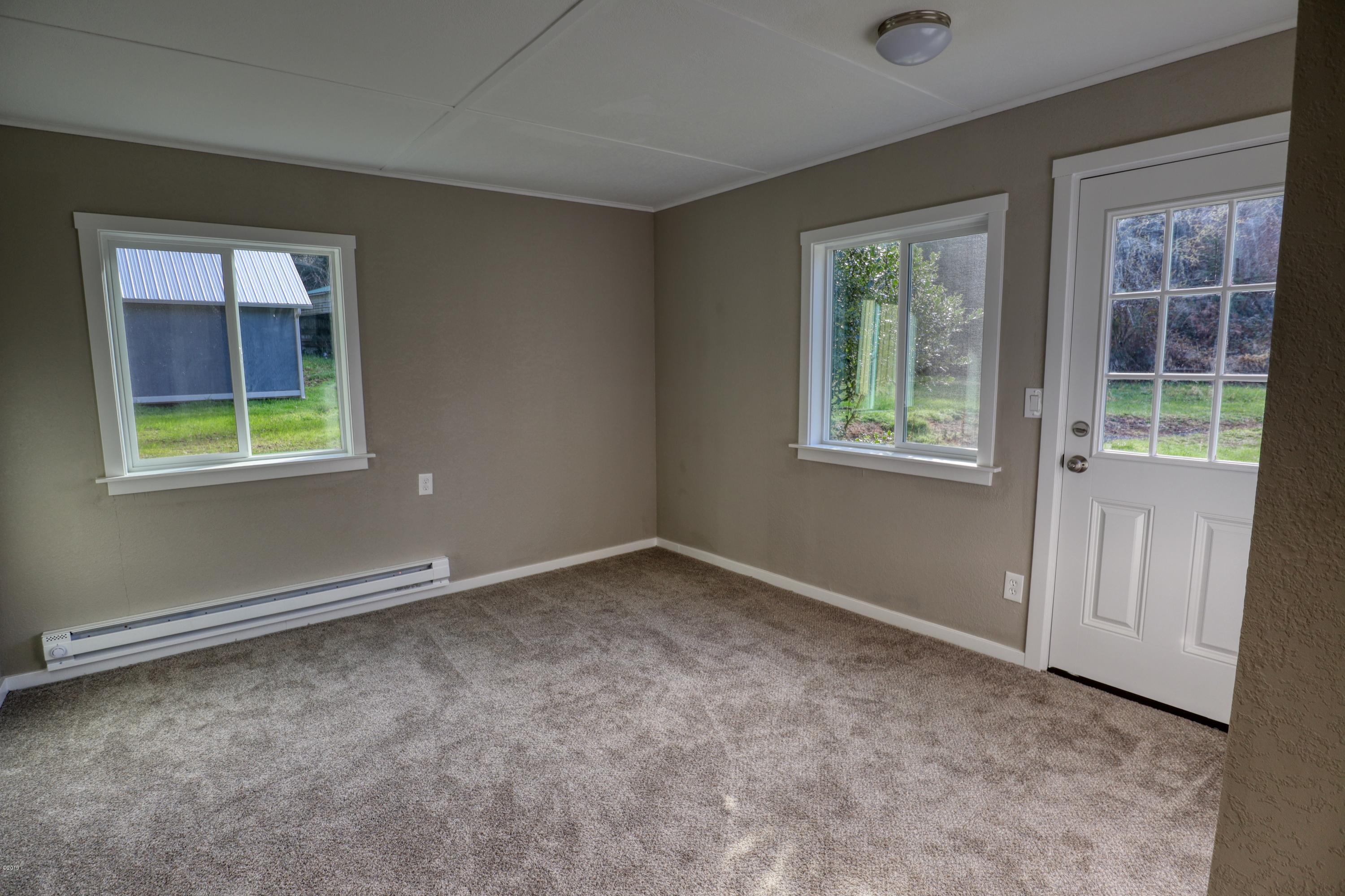 15 Yasek Loop Toledo, OR 97391 - Photo 9 of 23 Master Bedroom