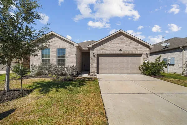 $2,175 | 329 Paso Fino Drive, Alvin, TX 77511