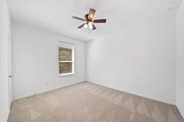 $2,175 | 329 Paso Fino Drive, Alvin, TX 77511