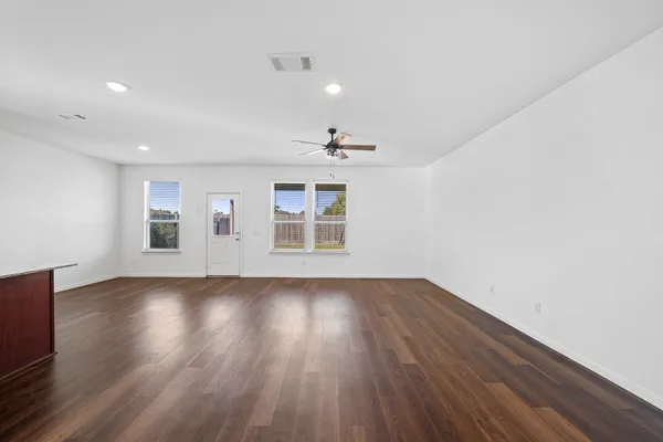 $2,175 | 329 Paso Fino Drive, Alvin, TX 77511