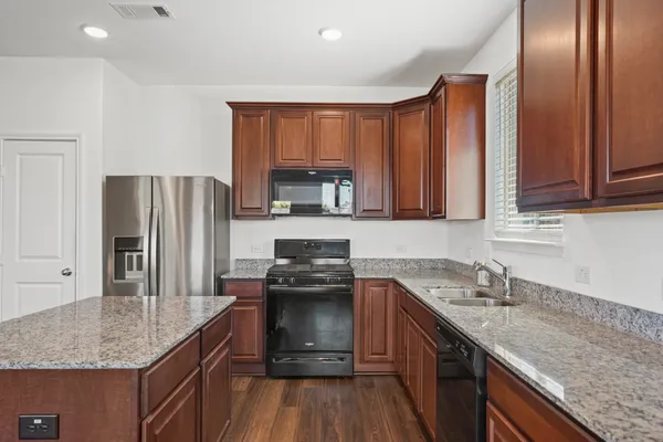 $2,175 | 329 Paso Fino Drive, Alvin, TX 77511