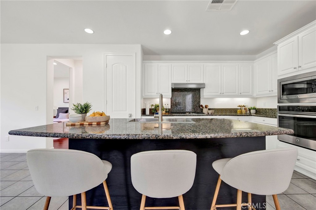 535 Desert Willow Road Azusa, CA 91702 - Photo 13 of 53 Kitchen 2