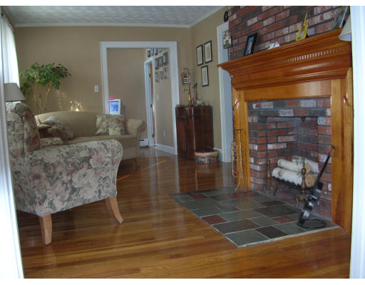 29 Endicott Road Stoneham, MA 02180 - Photo 5 of 6 Gallery Image 5