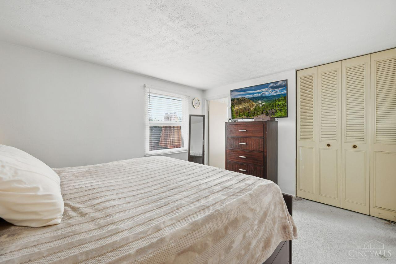 2869 Houston Road Cincinnati, OH 45251 - Photo 17 of 46